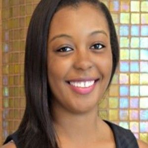 Meet your Posher, Adrianne